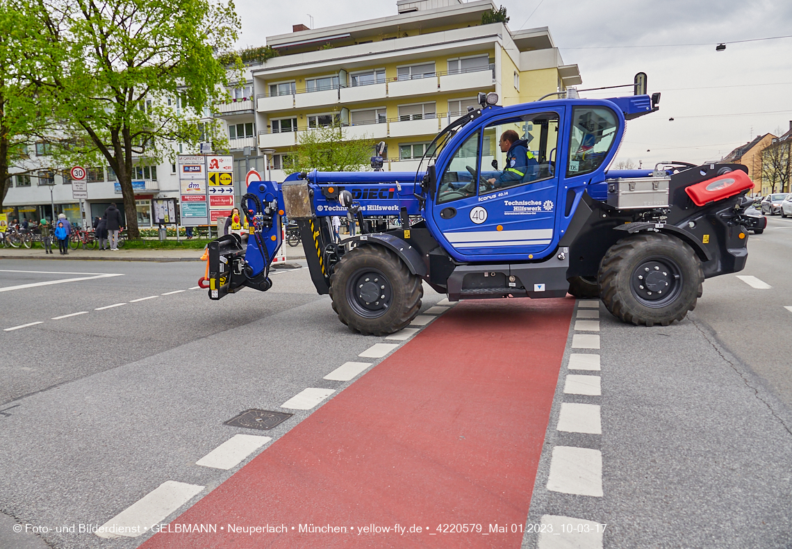 01.05.2023 - Maibaumaufstellung in Berg am Laim